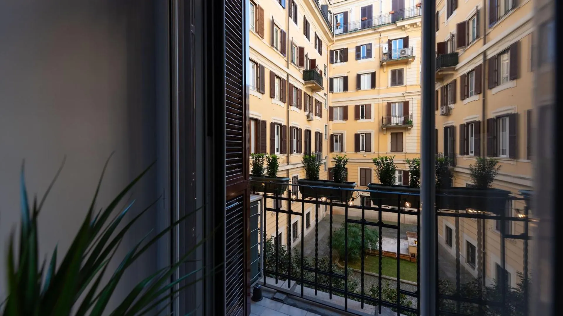Borghese Design Suite Rome 0*,
